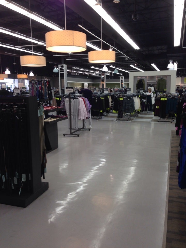 Saks OFF 5TH - Metro Pointe