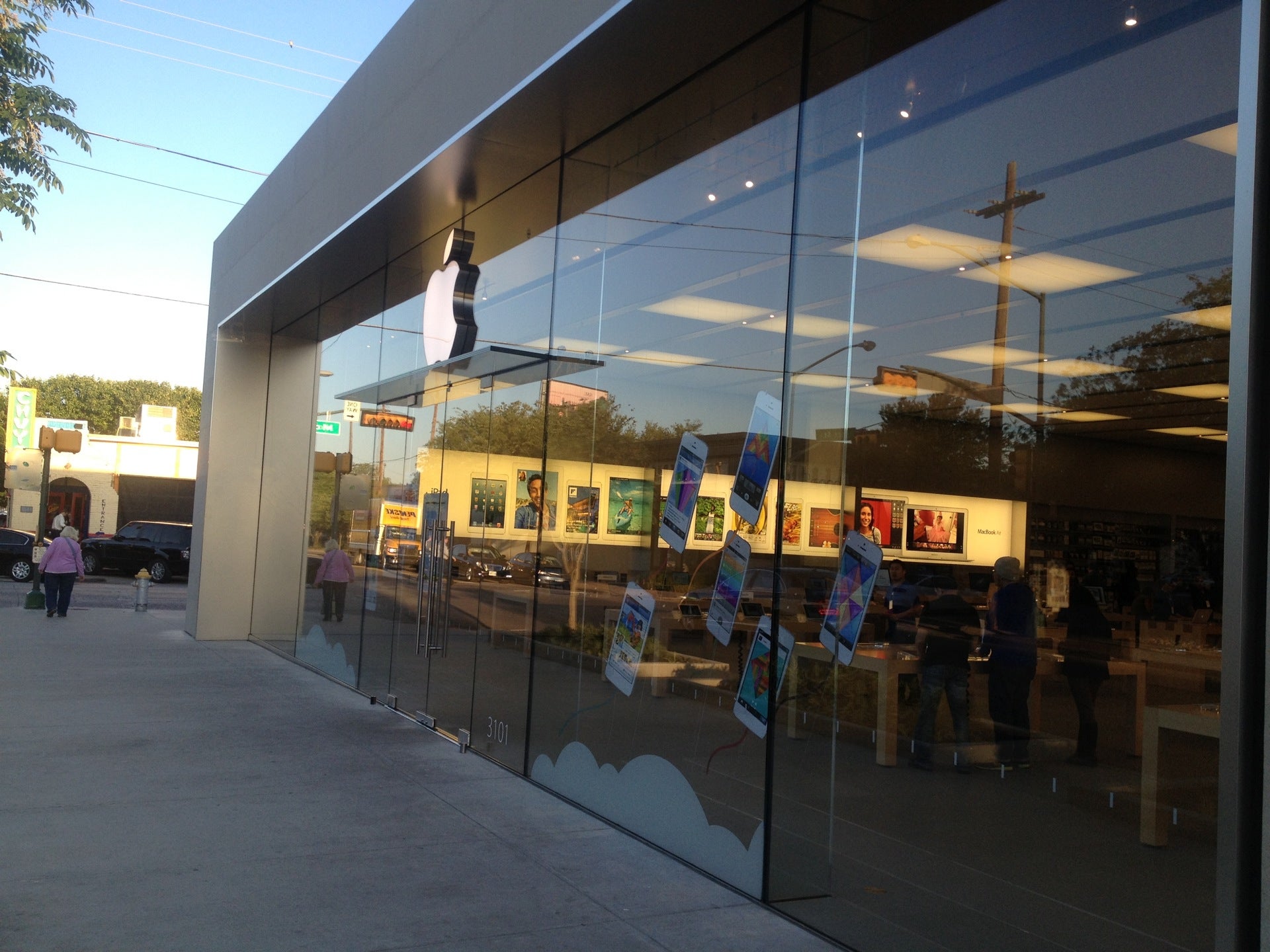 Apple Store-Knox Street - Dallas, Texas