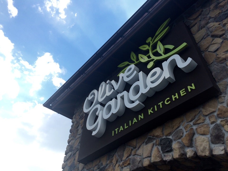 Olive Garden opens first Chicago location - ABC7 Chicago