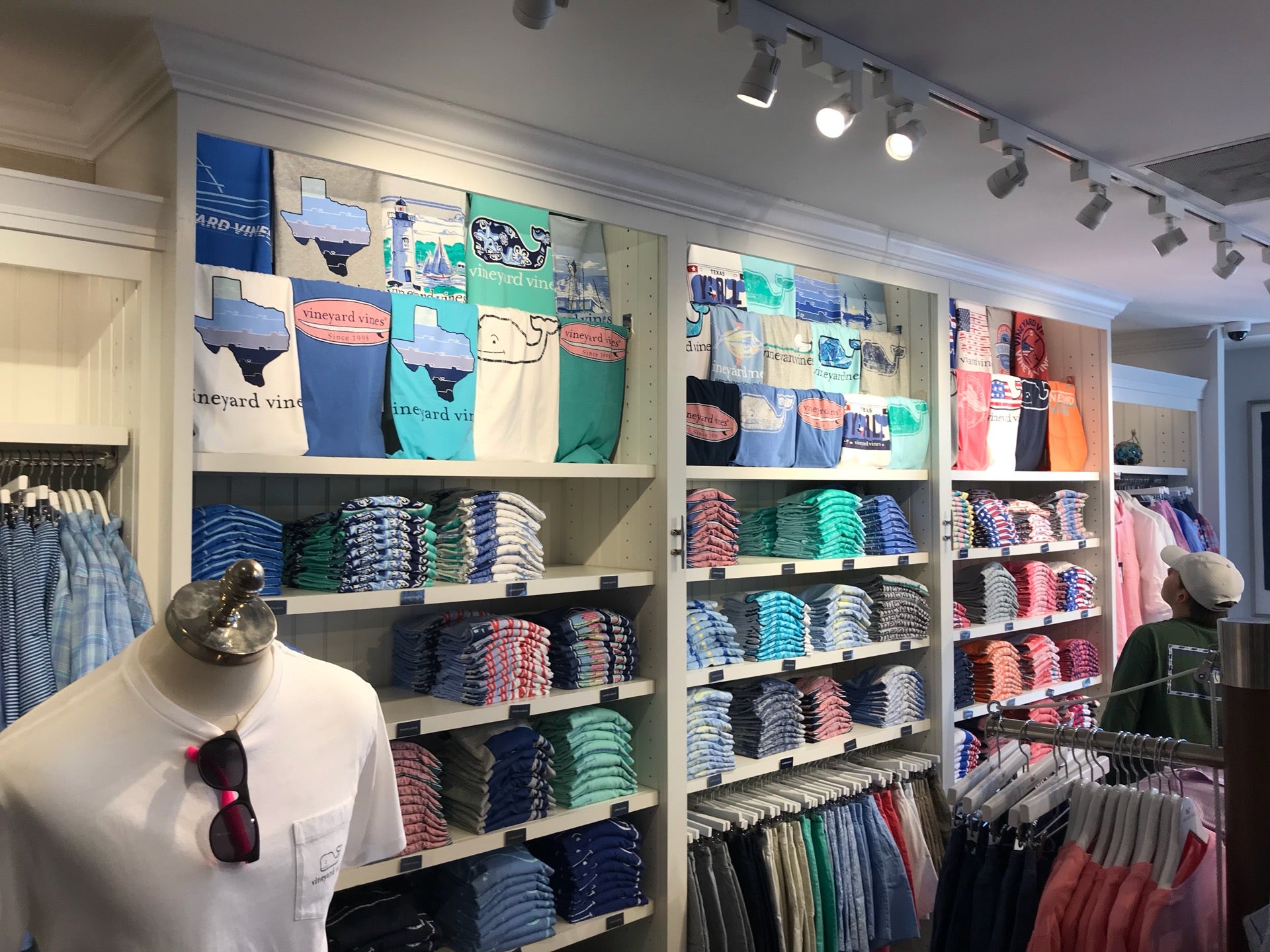 Vineyard Vines  Shopping in Houston, TX