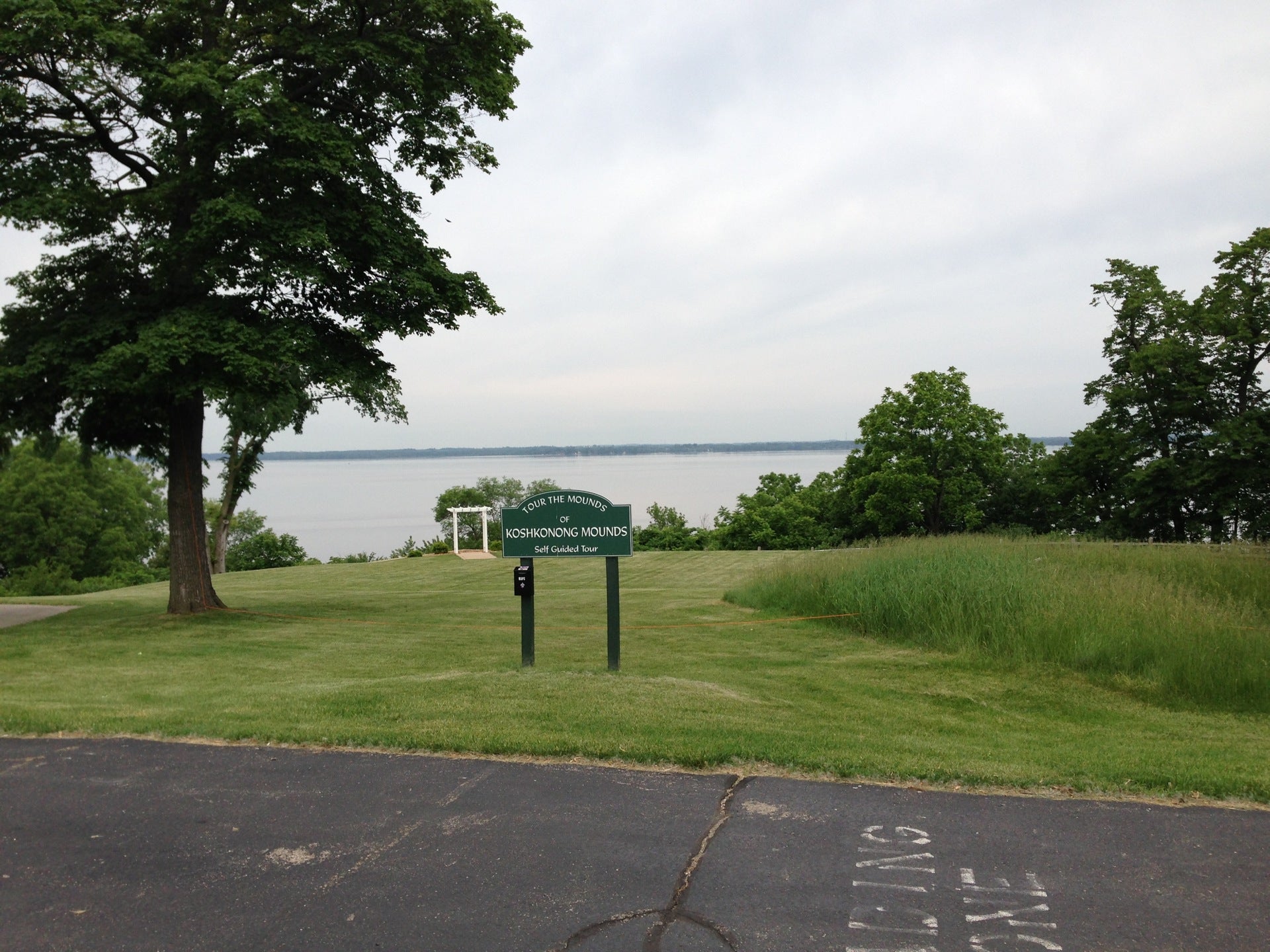 Koshkonong Mounds Country Club, W7670 Koshkonong Mounds Rd, Fort Atkinson,  WI, Eating places - MapQuest