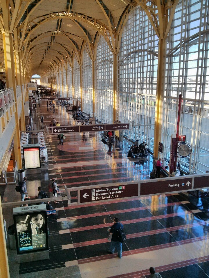 Ronald Reagan Washington National Airport (DCA), 1 Aviation Cir