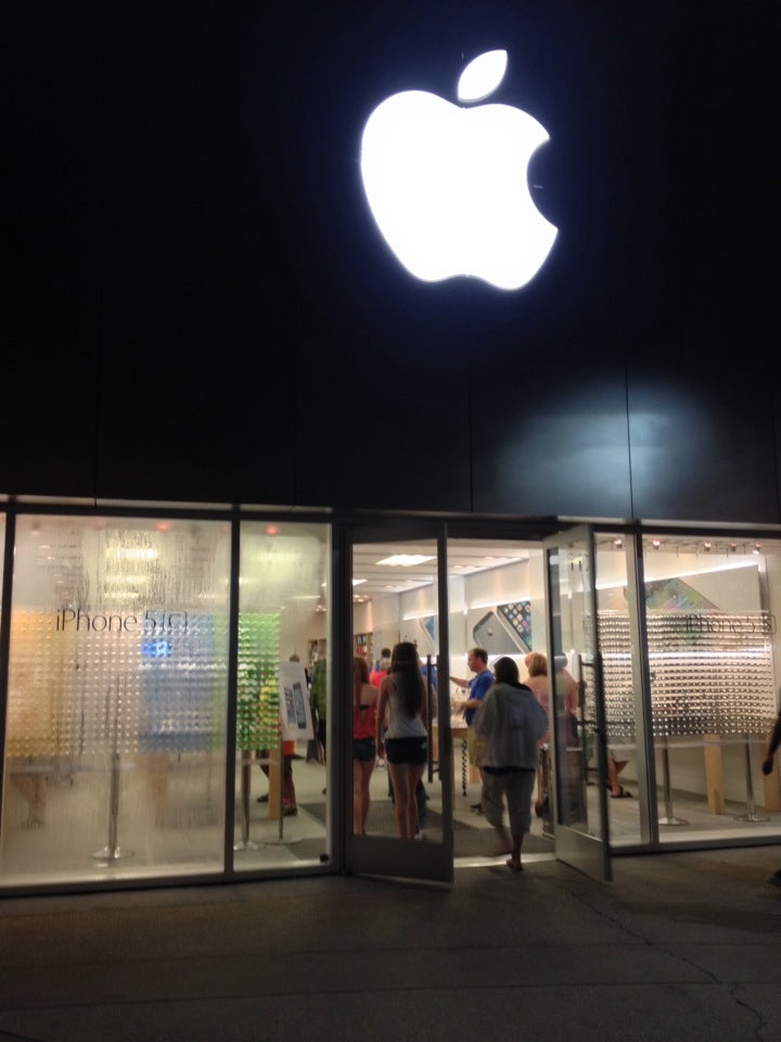 Apple Store, Jacksonville, FL, Outdoor lifestyle center.