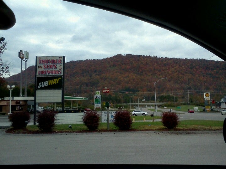 Days Inn By Wyndham JellicoTennessee State Line, 1417 5th St, Jellico