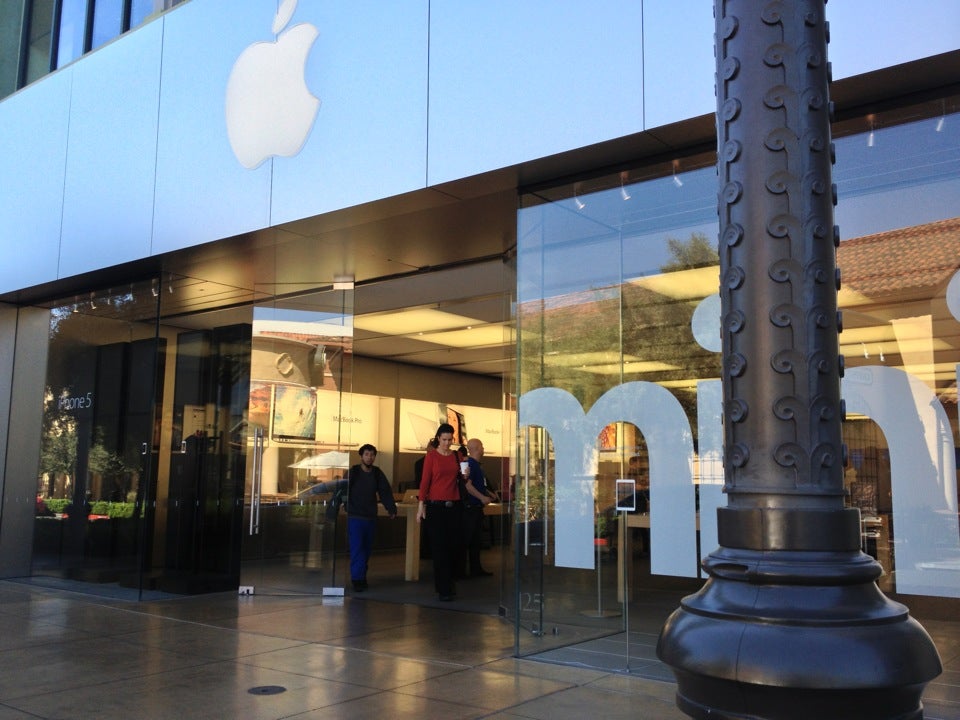 Apple Town Square, 6671 Las Vegas Blvd South, Las Vegas, NV