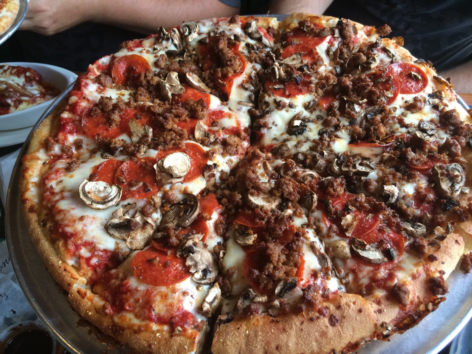 Monte Cello's Cranberry, 20325 Route 19, Cranberry Township, PA, Pizza