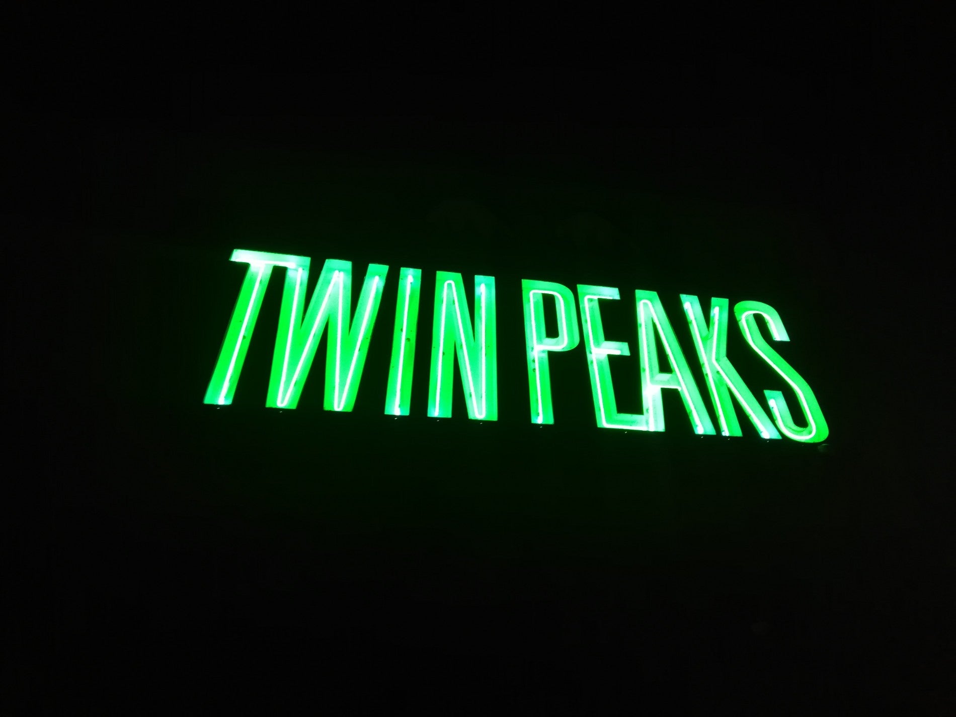 Review of Twin Peaks 33324 Restaurant 2000 S University Dr