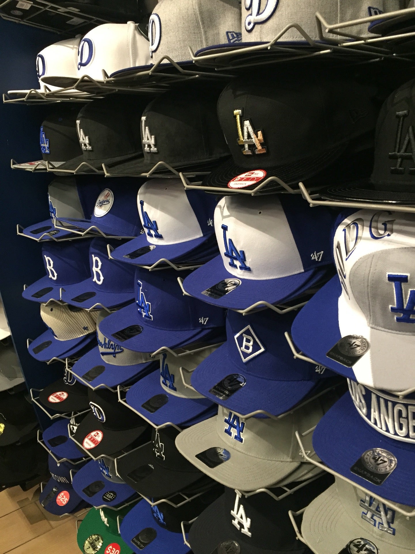 Dodgers Clubhouse, 6801 Hollywood Blvd, Los Angeles, CA, Men's