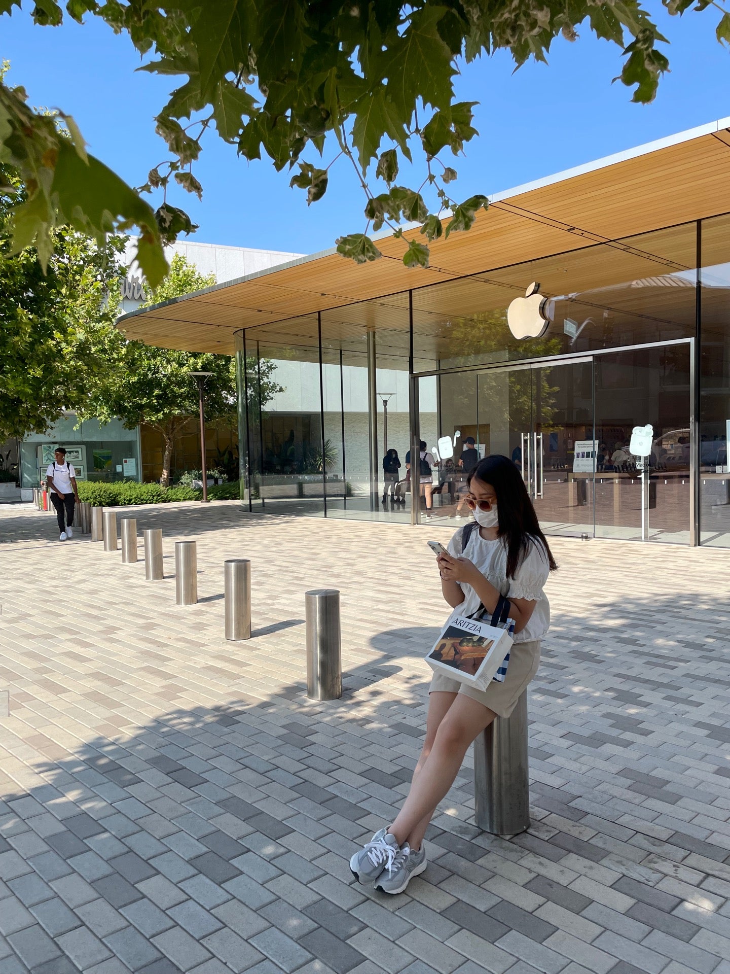 Broadway Plaza - Apple Store - Apple