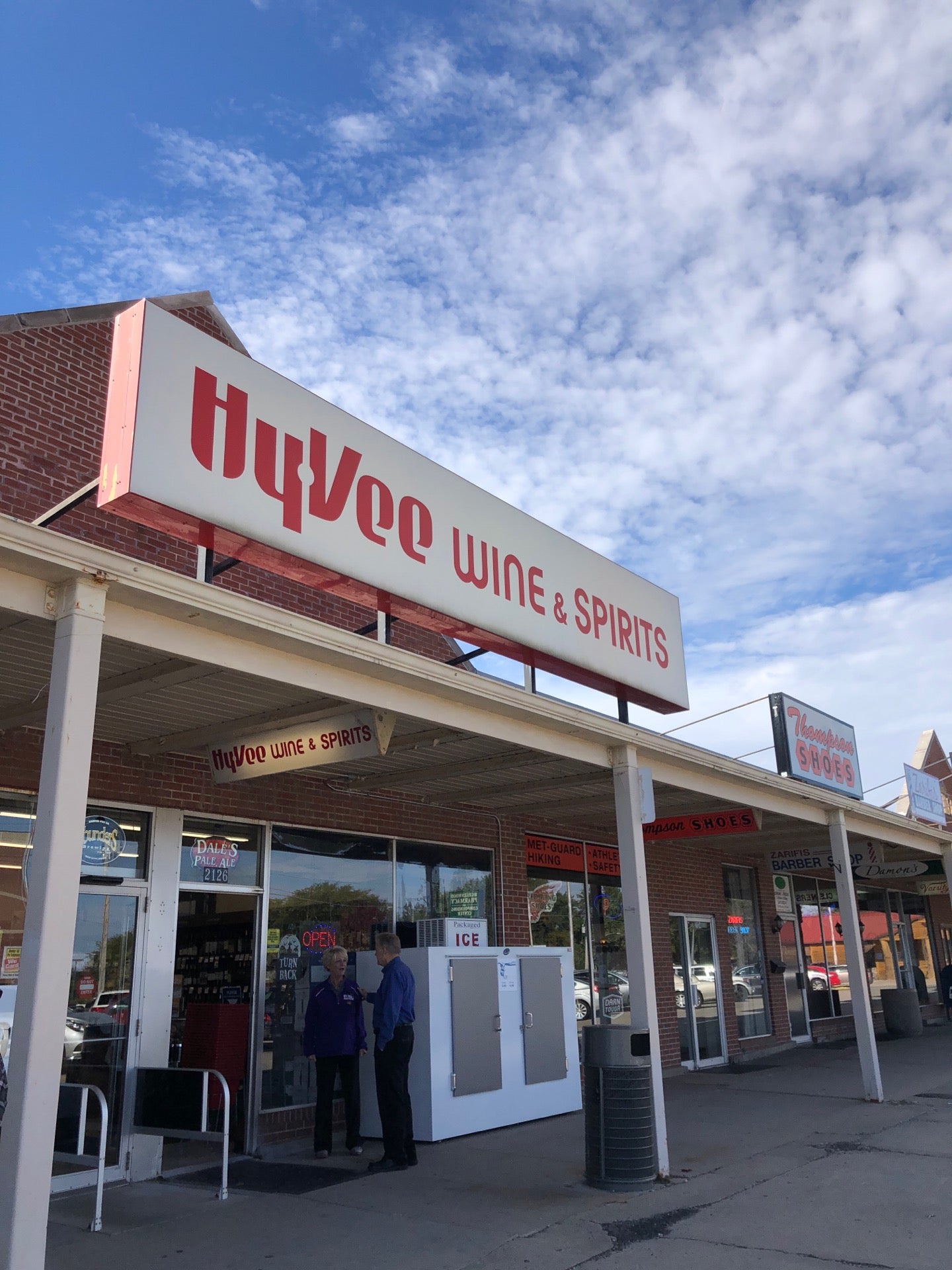 HyVee Wine & Spirits, 2126 Kimball Ave, Waterloo, IA, Clubs MapQuest