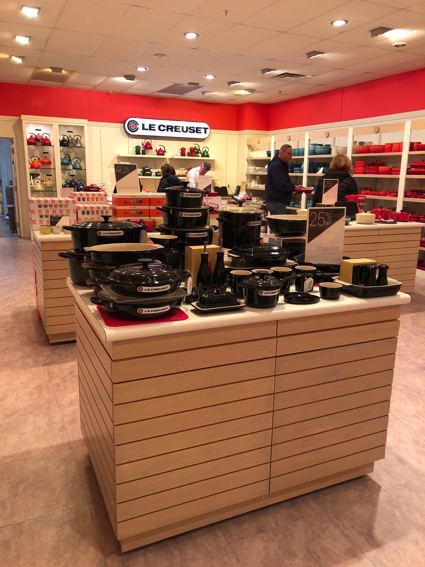 LE CREUSET OUTLET STORE - 11 Photos - 864 Premium Outlets Dr, Monroe, Ohio  - Tableware - Phone Number - Yelp