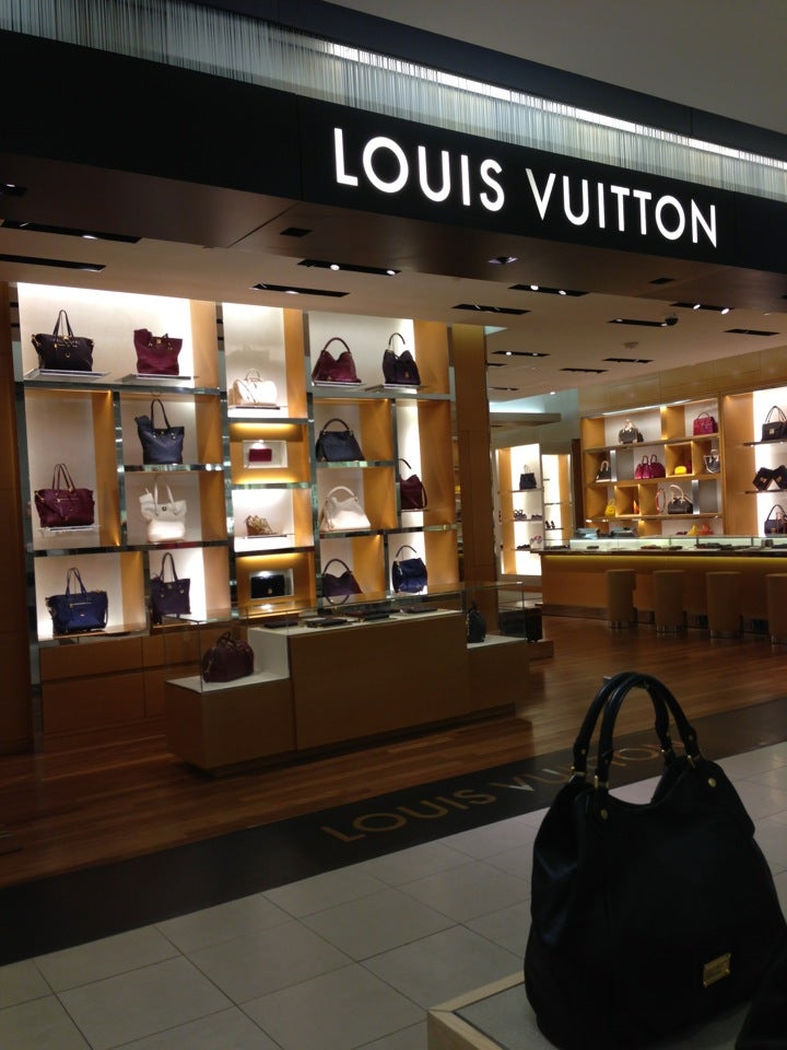 Shops With Louis Vuitton In New Orleans