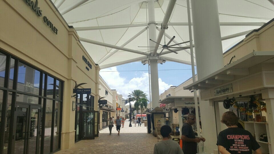 Palm Beach Outlets: Shopping in the Lap of Luxury