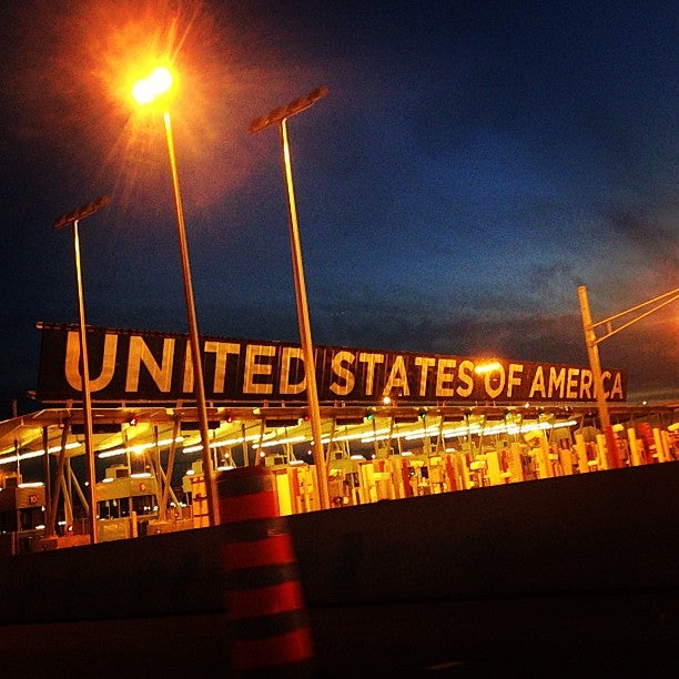 US/Canada Border ChamplainSt Bernard de Lacolle Crossing, Champlain