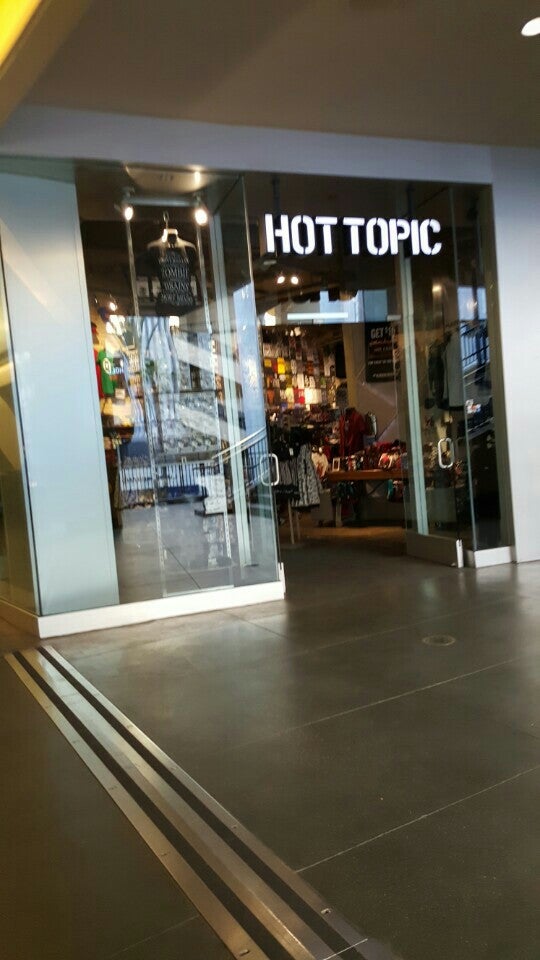 Hot Topic, 6600 Topanga Canyon Blvd, Los Angeles, CA, Family clothing  stores - MapQuest