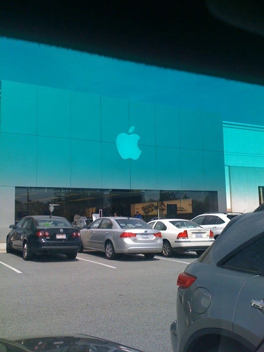 Friendly Center - Apple Store - Apple