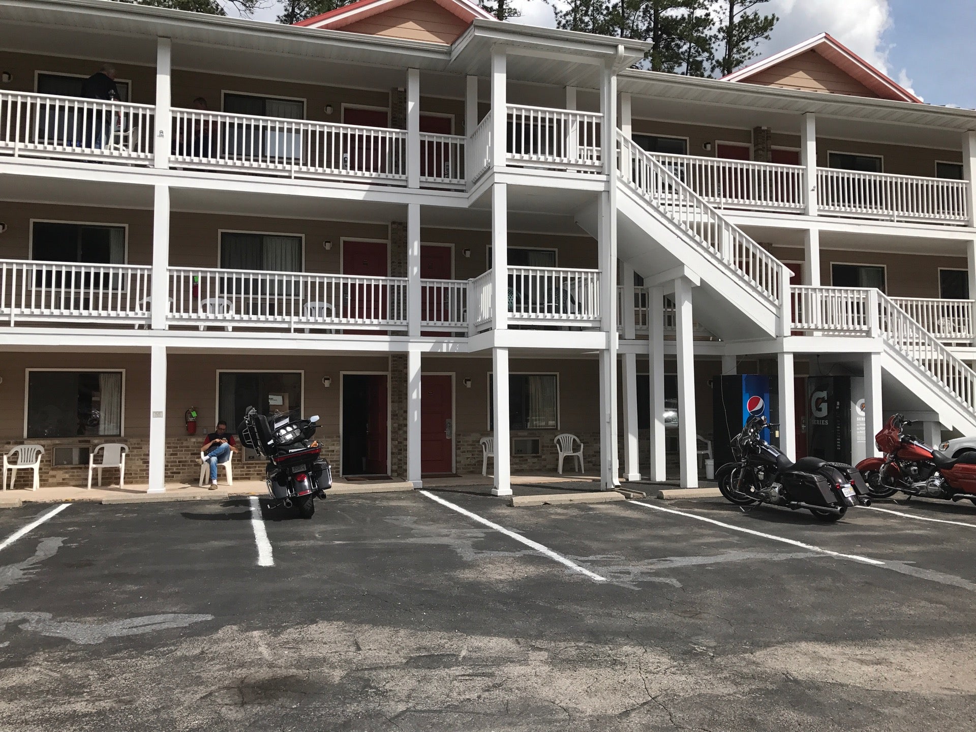 Keystone Boardwalk Inn and Suites, 250 Winter St, Keystone, SD, Hotels