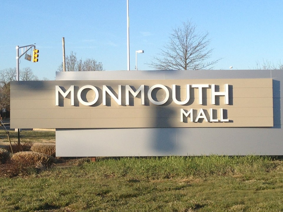 Monmouth Mall 180 Rt 35 S Eatontown Nj Shopping Centers And Malls