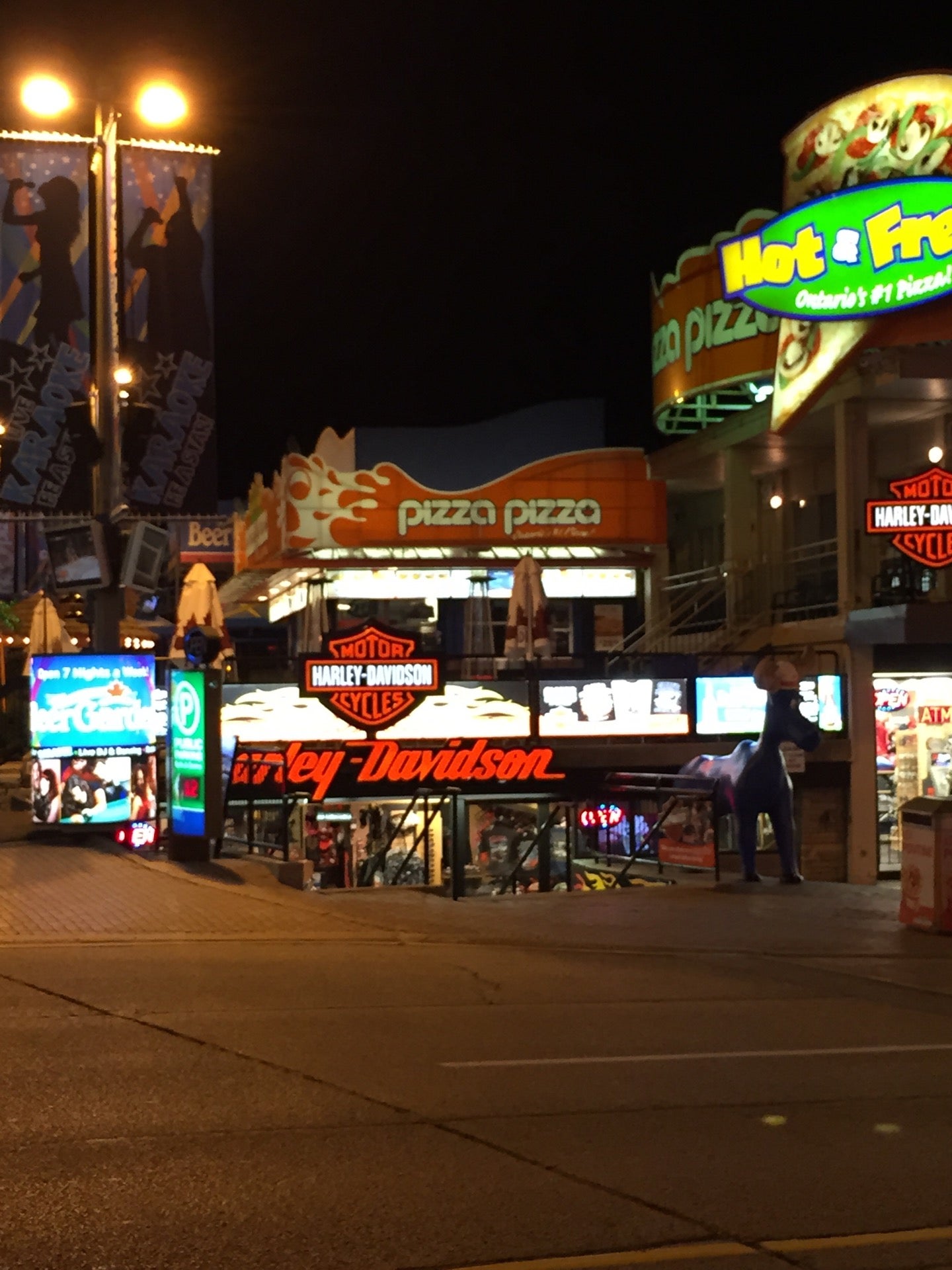 Pizza Pizza Niagara Falls, 4945 Clifton Hill, Niagara Falls, Ontario