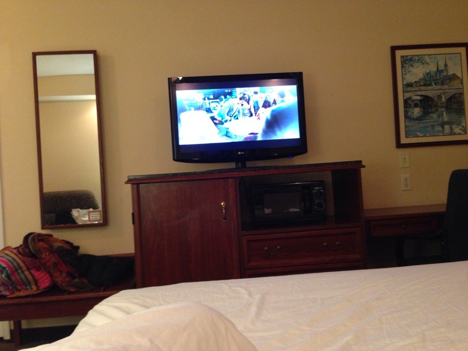 Howard Johnson By Wyndham Jackson, 1292 Vann Dr, Jackson, TN, Hotels