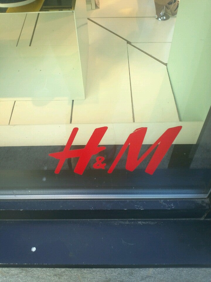 H&m ste catherine outlet hours