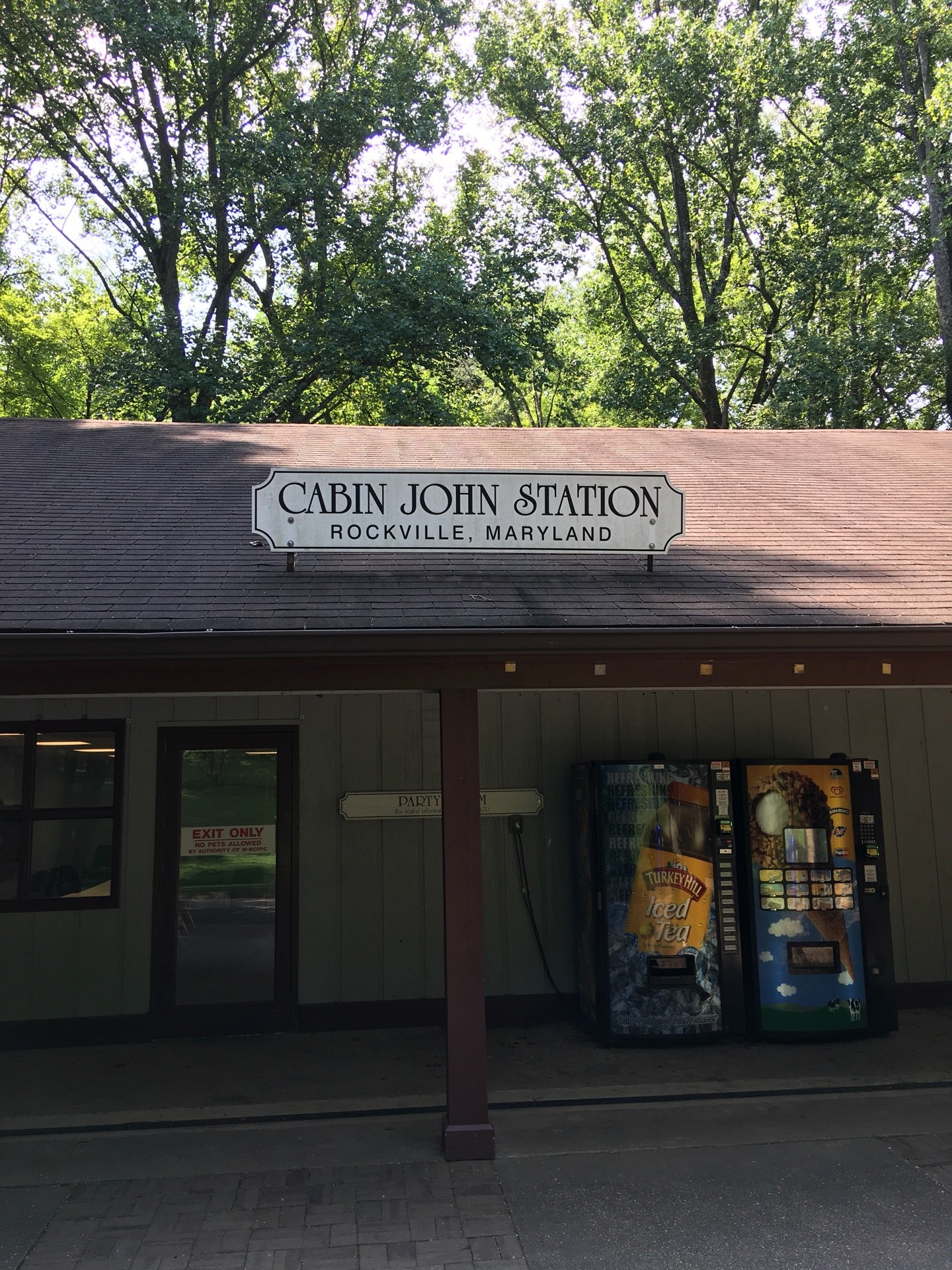 Cabin John Train Station, 7410 Tuckerman Ln, Rockville, MD, Commuter