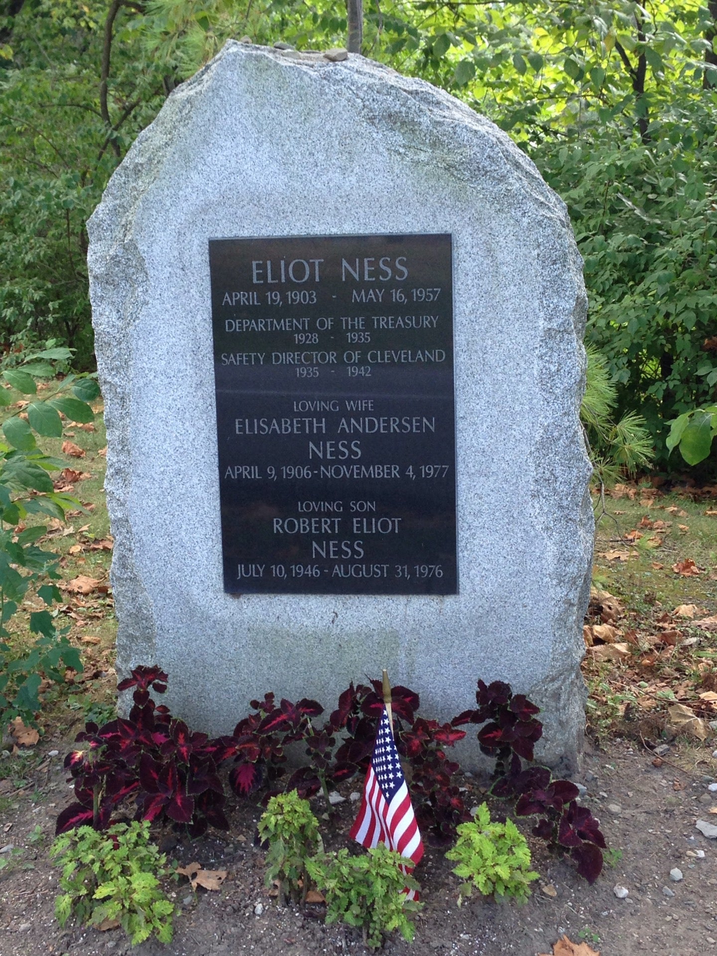 Eliot Ness Gravesite, Lake View Cemetery, Cleveland, OH MapQuest