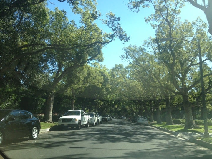 Tom Cruise House, 1111 Calle Vista Dr, Beverly Hills, CA, Entertainment ...