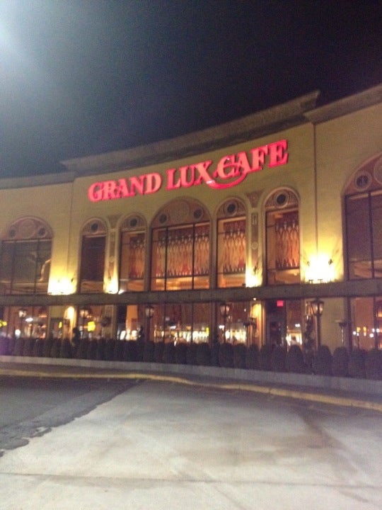 Restaurant  Grand Lux Cafe 1 Garden State Plaza, Paramus, New Jersey
