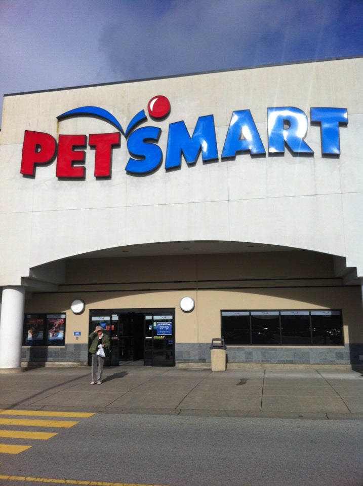 Nearest petsmart to outlet my location