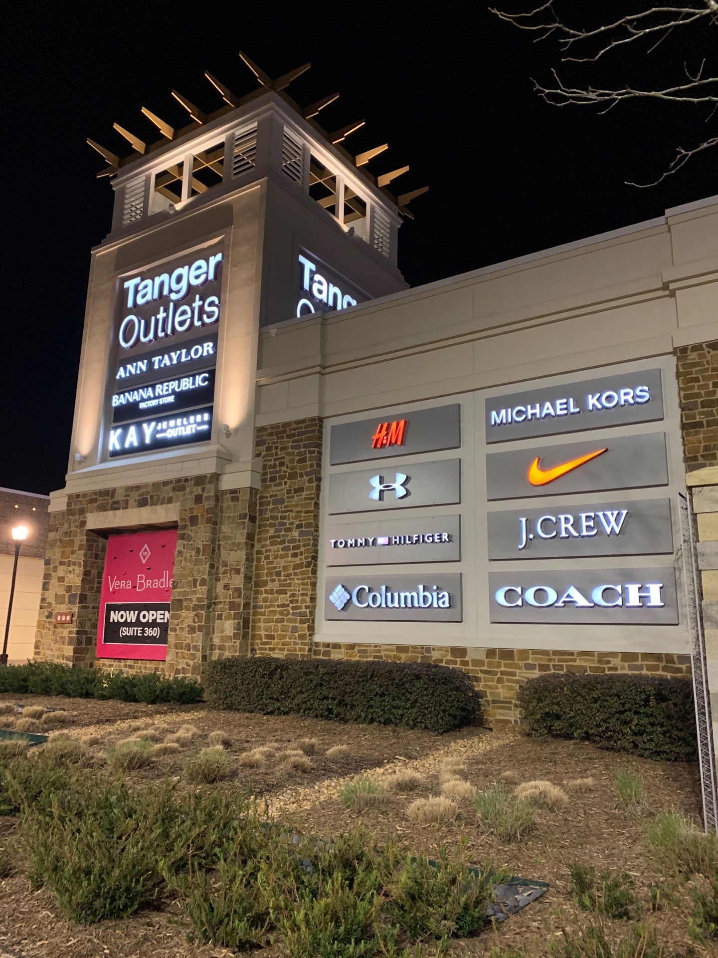 Tanger Outlets Southaven, 5205 Airways Blvd, Southaven, MS, Electric  Charging Station - MapQuest