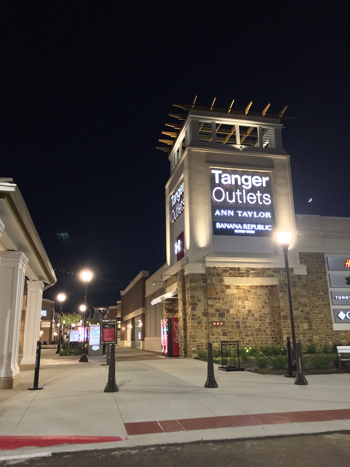 Tanger Outlets Southaven, 5205 Airways Blvd, Southaven, MS, Electric  Charging Station - MapQuest