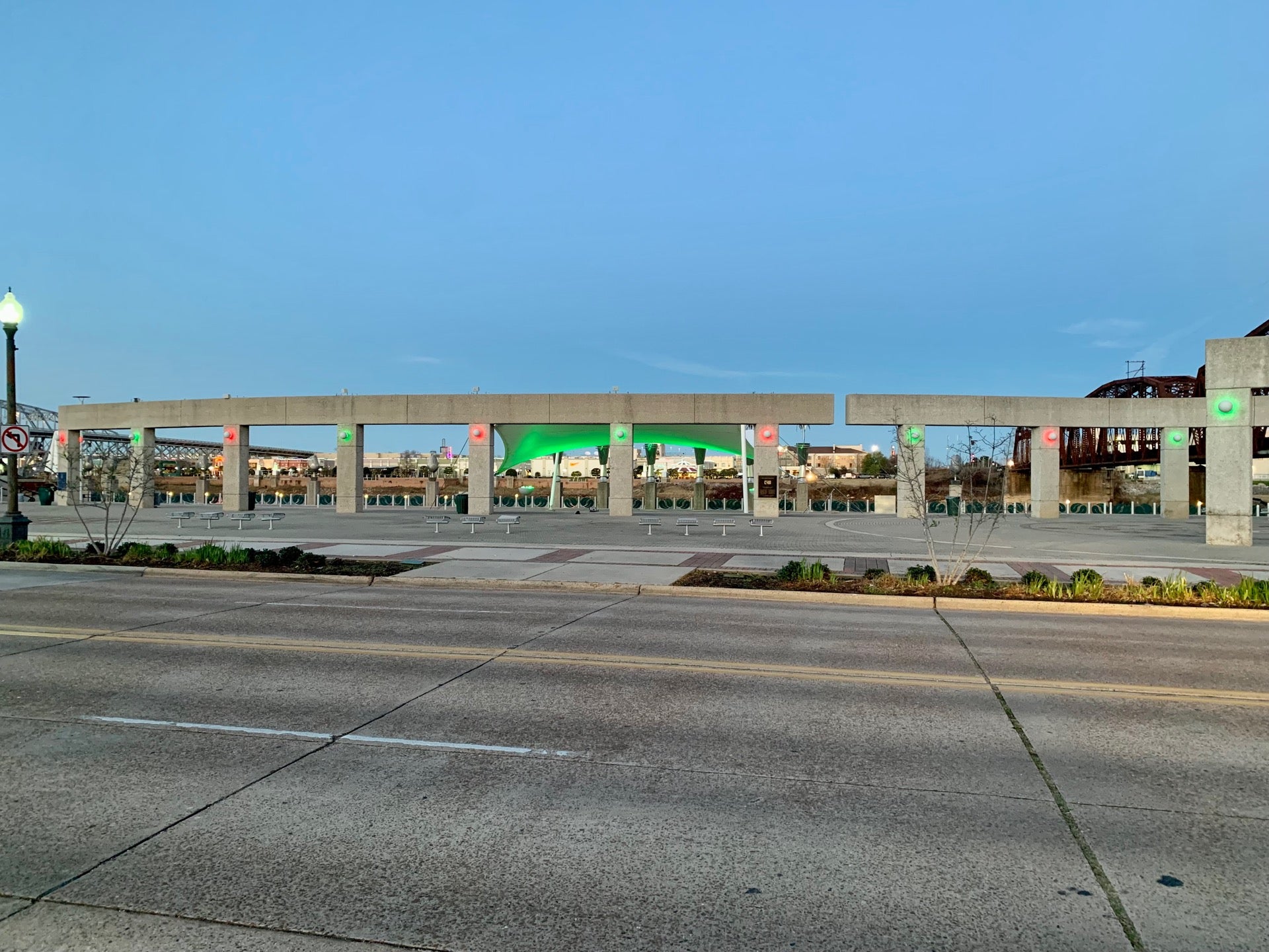 Shreveport Riverfront Plaza, 600 Clyde Fant Pkwy, Shreveport, LA