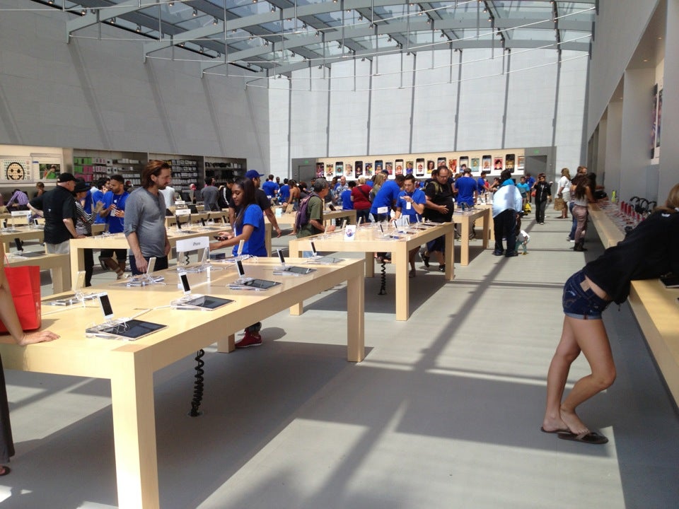 Third Street Promenade - Apple Store - Apple