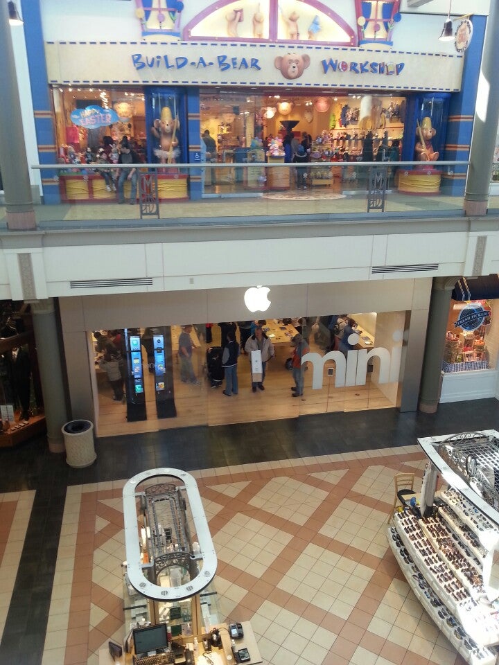 Haywood Mall - Apple Store - Apple