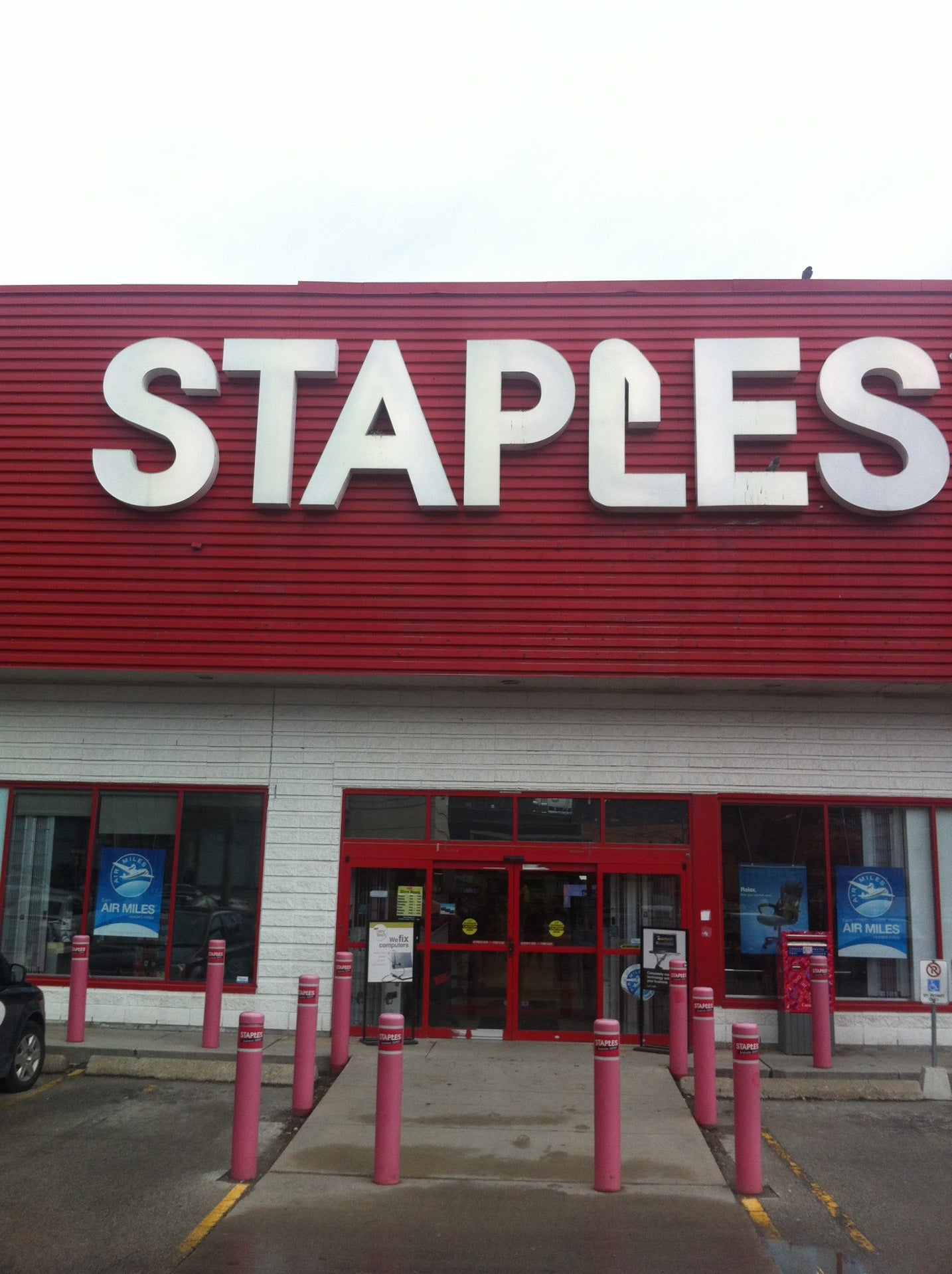 Staples® Canada in Toronto, ON  Office Supplies, Laptops, Furniture, Ink &  Toner and More