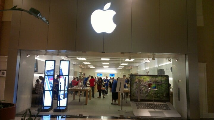 Manhattan Village - Apple Store - Apple