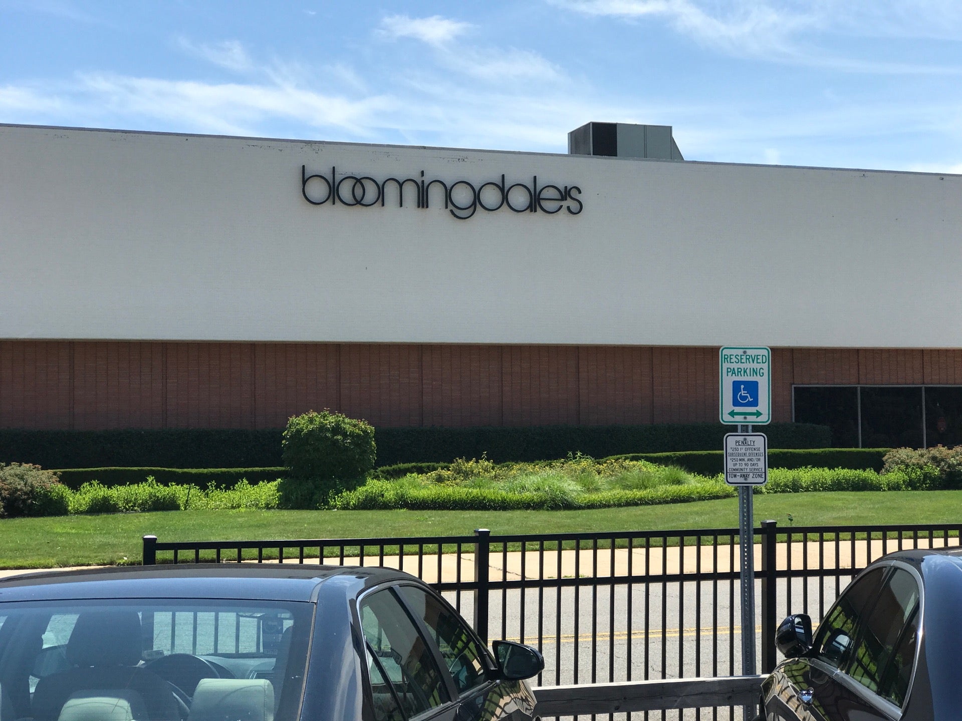 Bloomingdale's Bergen Shops at Riverside - Hackensack, NJ