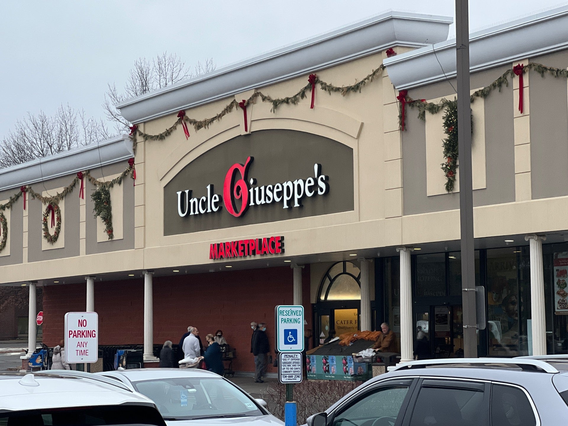 Uncle Giuseppe's Marketplace, 10 Triangle Plaza, Ramsey, NJ, Eating