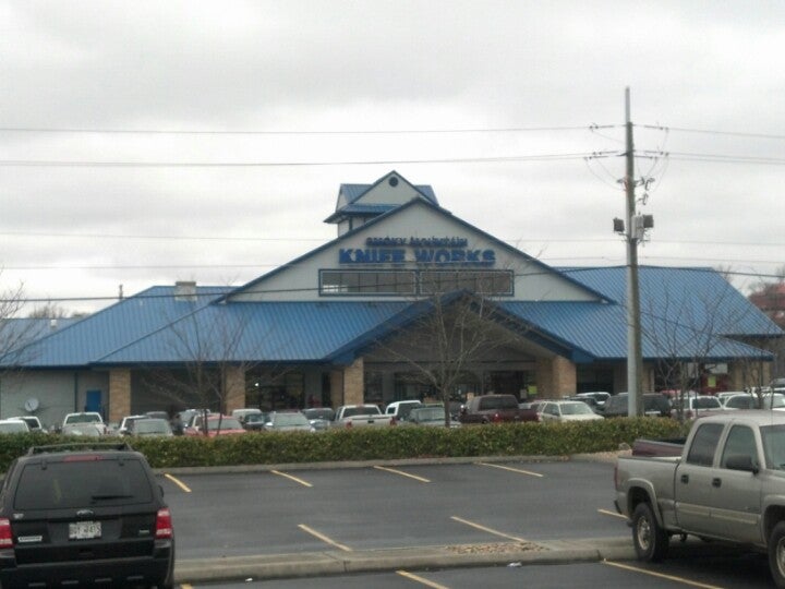 Smoky Mountain Knife Works, 2320 Winfield Dunn Pkwy, Sevierville, TN