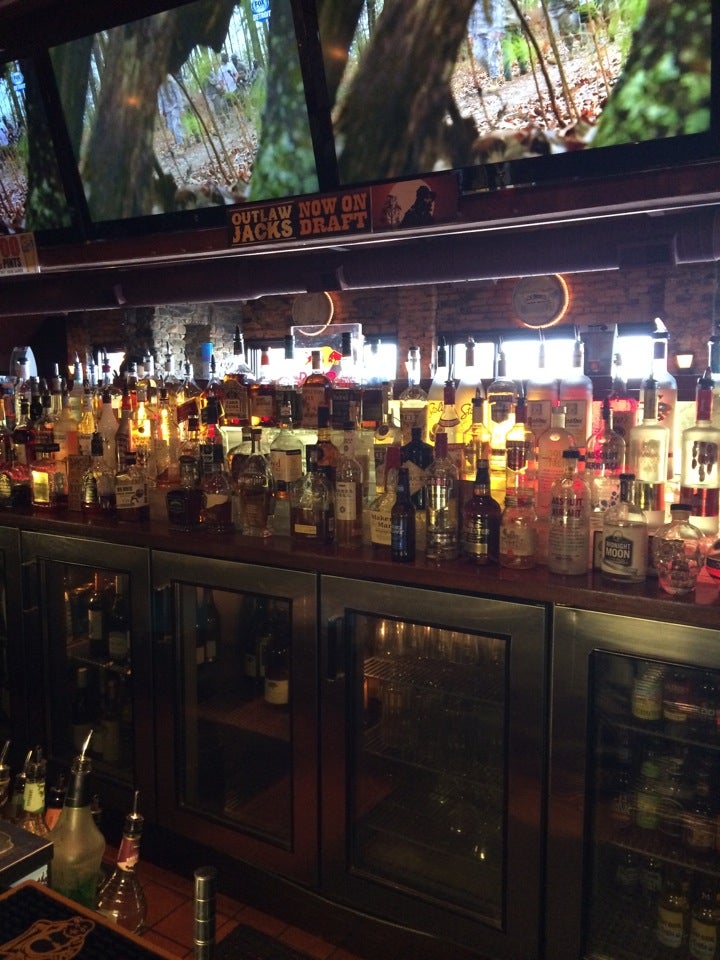 Captain Jack's Lakefront Bar & Grill, 24026 Jefferson Ave, Saint Clair