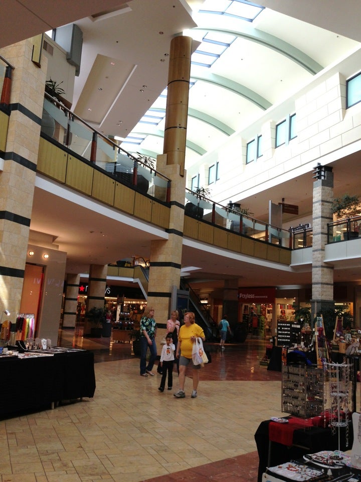 Pandora West County Center Des Peres, 80 W County Ctr, St. Louis, MO