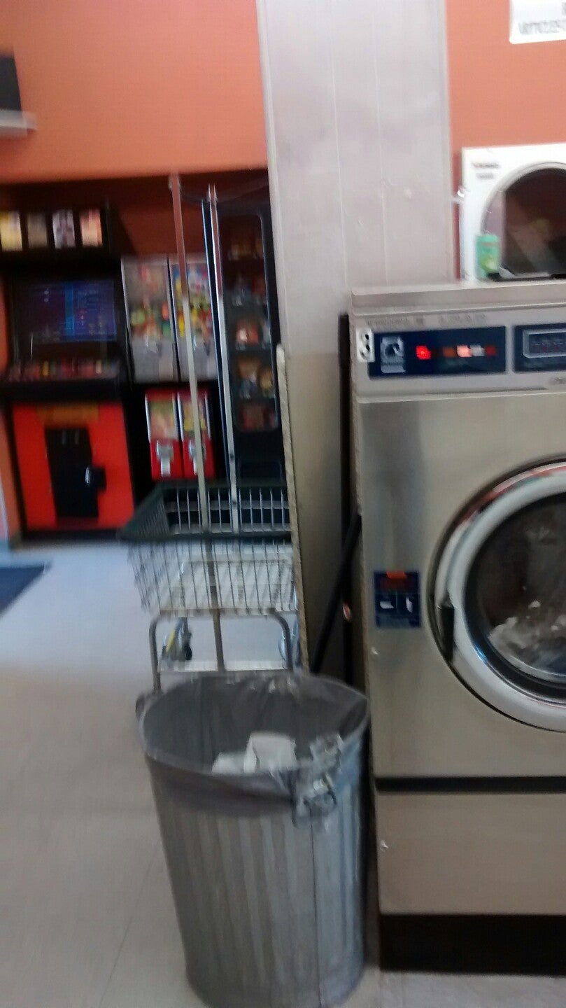 Coin Laundry Lavanderia Fluff & Fold, N Huntington Dr, Los Angeles, CA