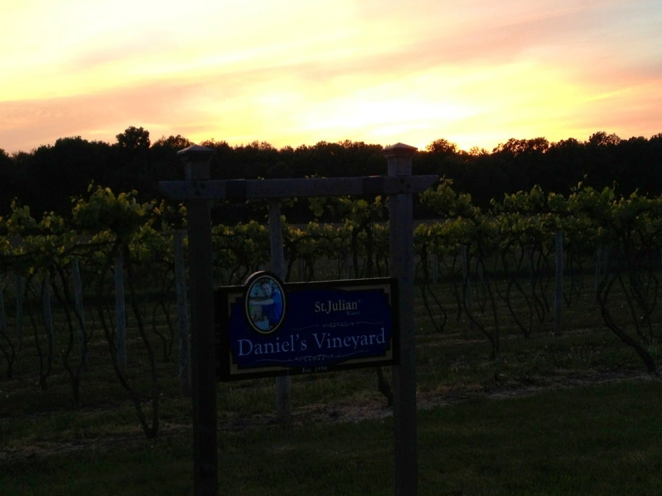 Sleeping Bear Winery, Cafe & Microbrewery, 2110 N Concord Rd, Parma Twp