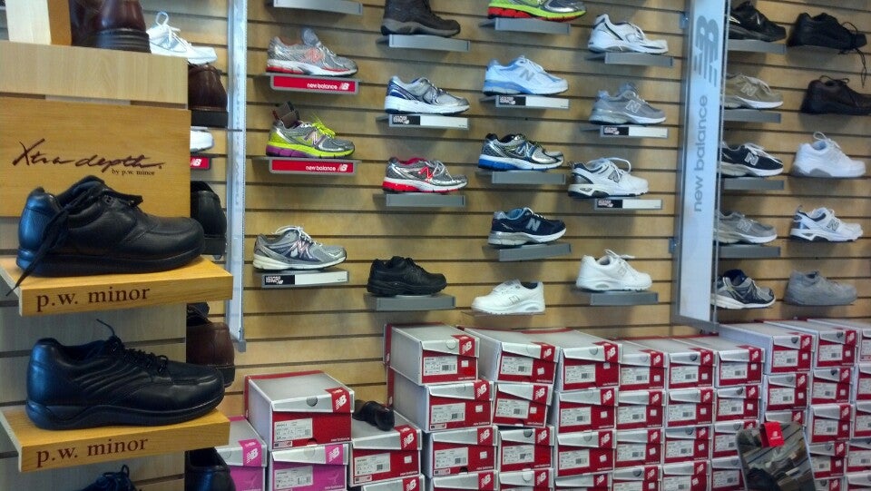 Hook's Shoes, 2076 Eggert Rd, Amherst, NY - MapQuest
