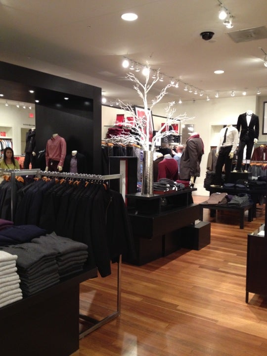 banana republic galleria hours