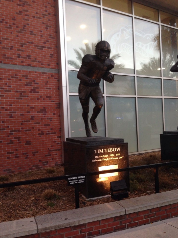 Tim Tebow statue - Picture of Ben Hill Griffin Stadium, Gainesville -  Tripadvisor