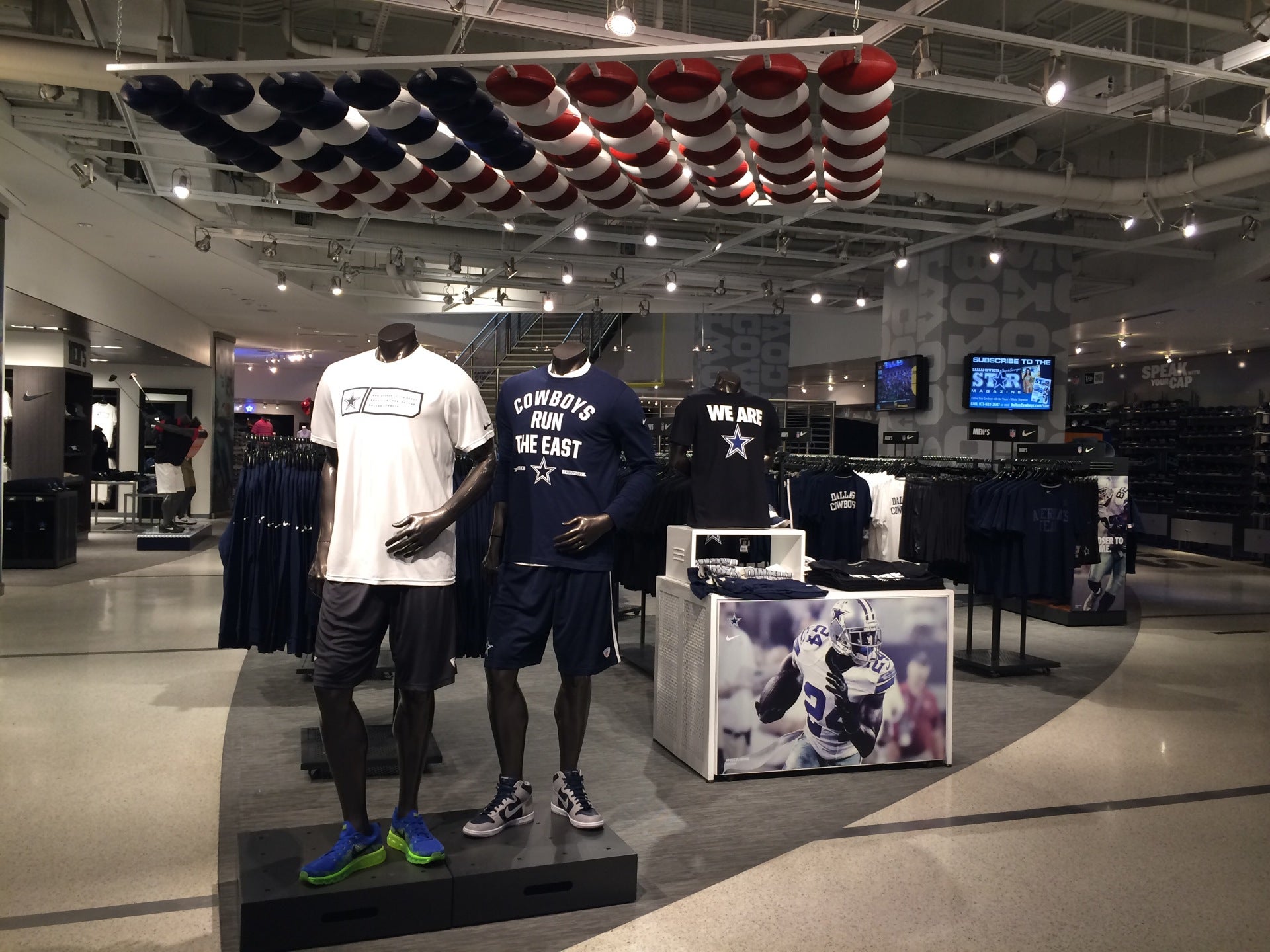 Dallas Cowboys Pro Shop, 1 at T Way, Arlington, TX, Sporting Goods -  MapQuest