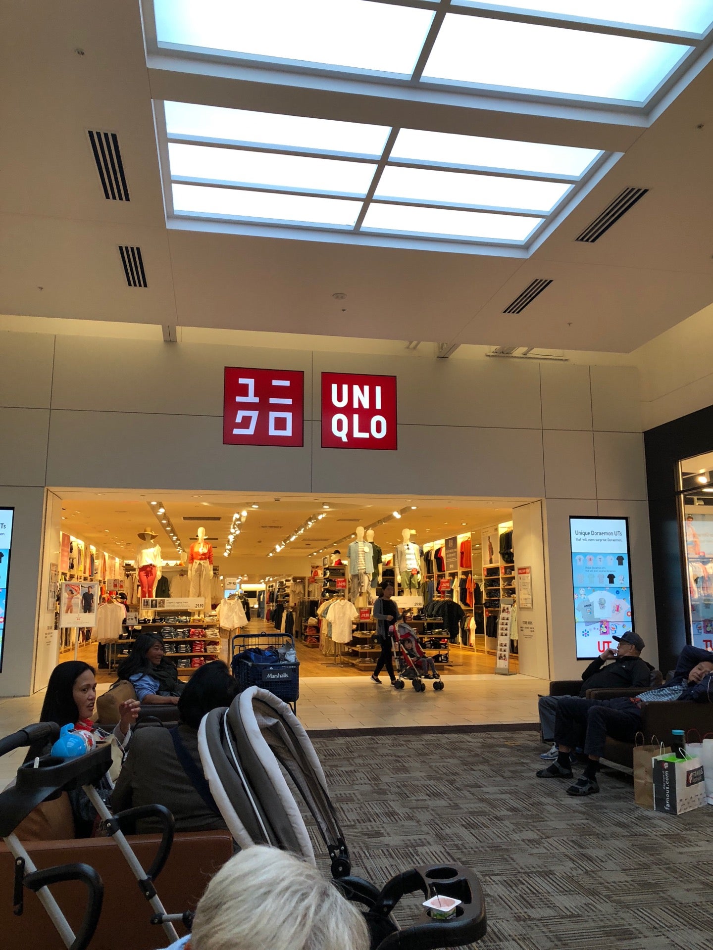 How to get to Uniqlo Tampines Mall in Singapore by Metro or Bus