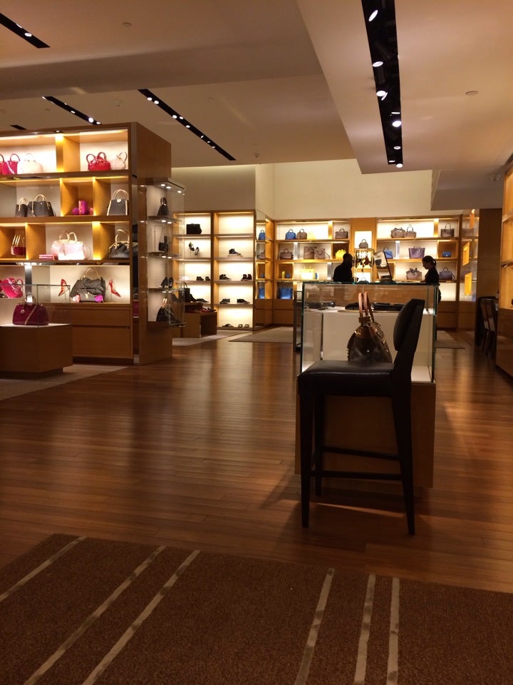 Louis Vuitton Troy Saks, 2901 West Big Beaver Road, Sommerset Collection  Mall - South, Sommerset Collection Mall - South, Troy, MI, Clothing Retail  - MapQuest